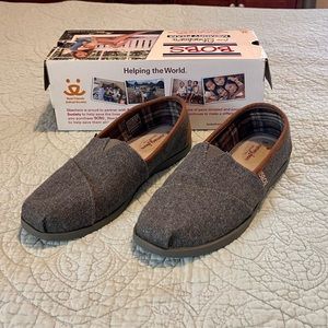 Bobs Sketchers “Outpaws” memory foam shoes